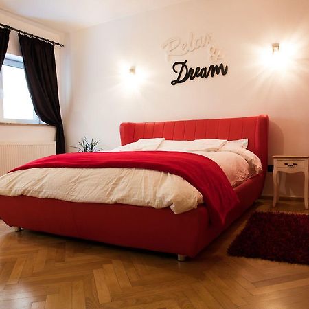 Luky10 Appartement Braşov Buitenkant foto